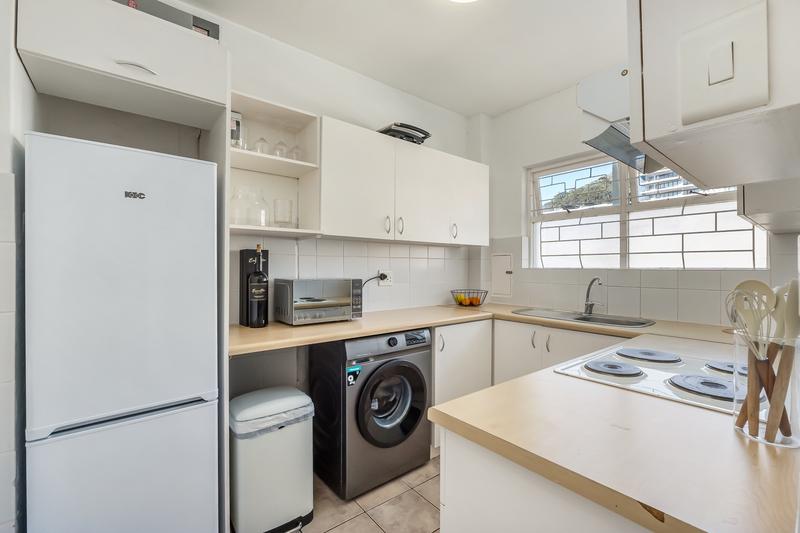 To Let 1 Bedroom Property for Rent in Sea Point Western Cape